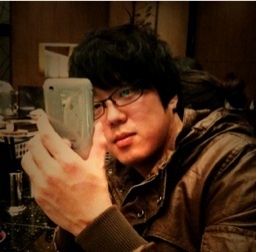 아이폰용 앱을개발하고 있지만.. 닷넷개발을 제일 자신있어 하면서.. 예전에는 자바를 개발했고, 회사에서 디자이너를 하고있는.. 이 나이에 밴드에 대한 미련을 못버린 정체성을 잃어버린 불쌍한...ㅠㅡㅠ