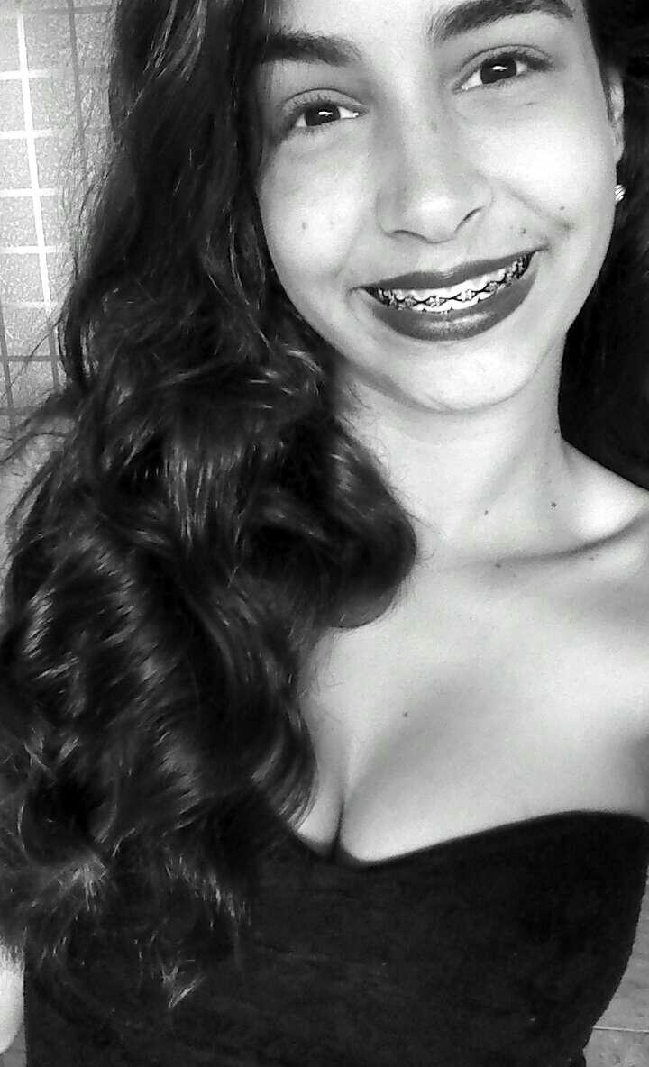 LariAlvesBomfim's profile picture. Since 1998 / operação beta lab