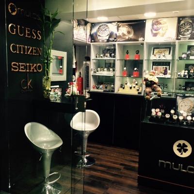 Ventas de Relojes y Accesorios Ubicada en Aeropuerto Internacional de Maiquetia Venezuela entre la puerta 12 y 13 Telf. 04122341256