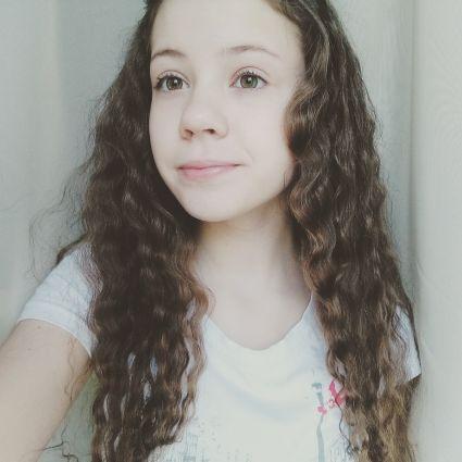 SofiShineTime's profile picture. Well, a little about me. I am smart, beautiful... No kidding, I'm stupid and terrible. I love music and food, if you are not a music or food,we will not work...