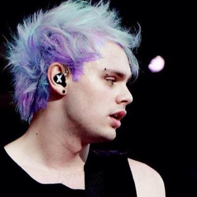 Please follow @sensualmuke and get her to 4k :) SHES FOLLOWING BACK EVERYONE AND GIVING AWAY FREE FOLLOWS TO ACTIVE FOLLOWERS