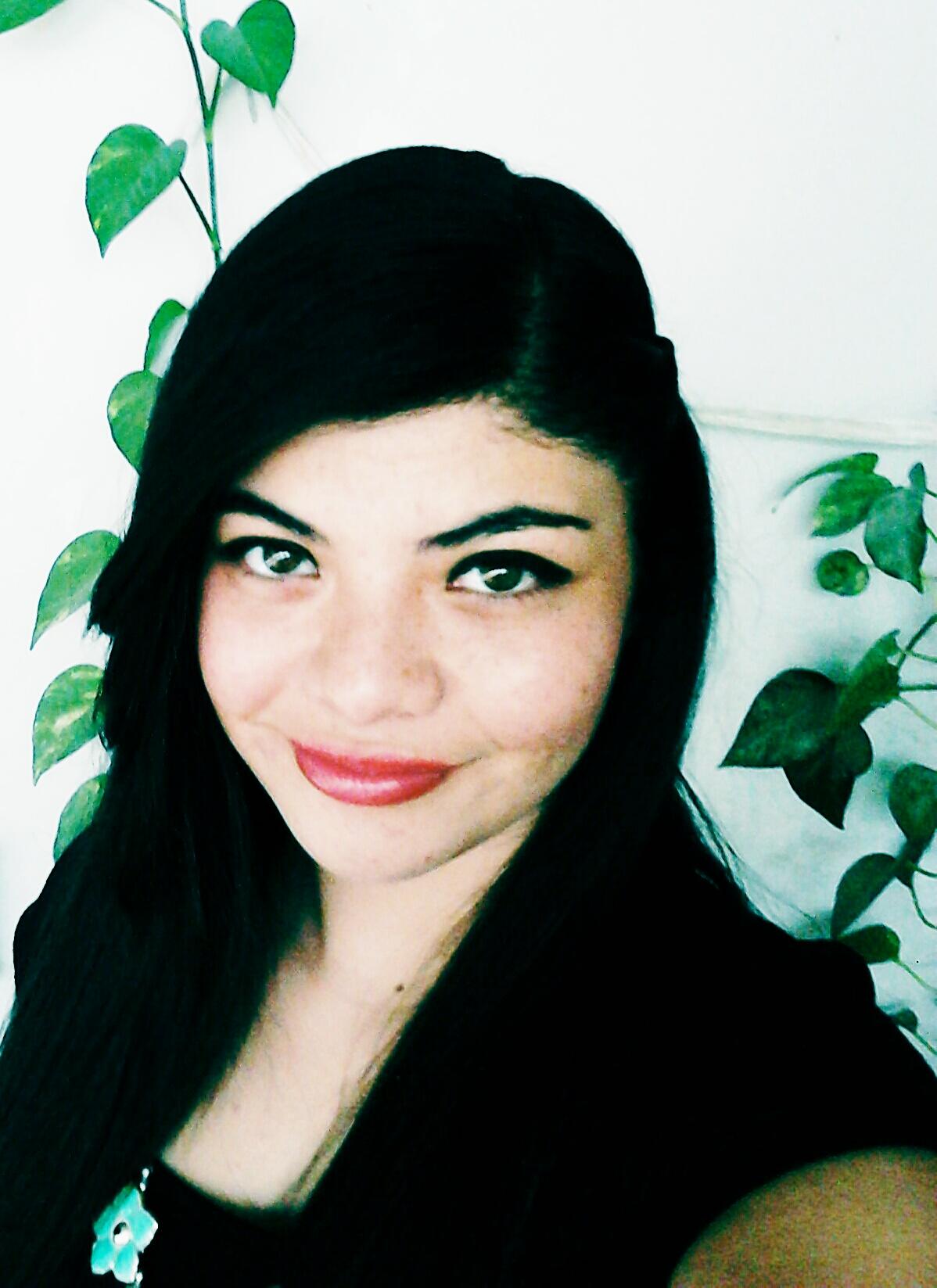 estudiante de criminologia 19 años me gusta cantar actuar y soy ecologista