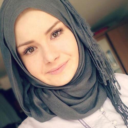 وینک قلبی اتعذب فی هواک
وینک قلبی العاشق ما ینساک
لا جوابات یا ناسینی فیهم شوق و ود وشایلین سلامات
کل یوم راح تجینی ترد لقلبی البسمه و للیل النجمات