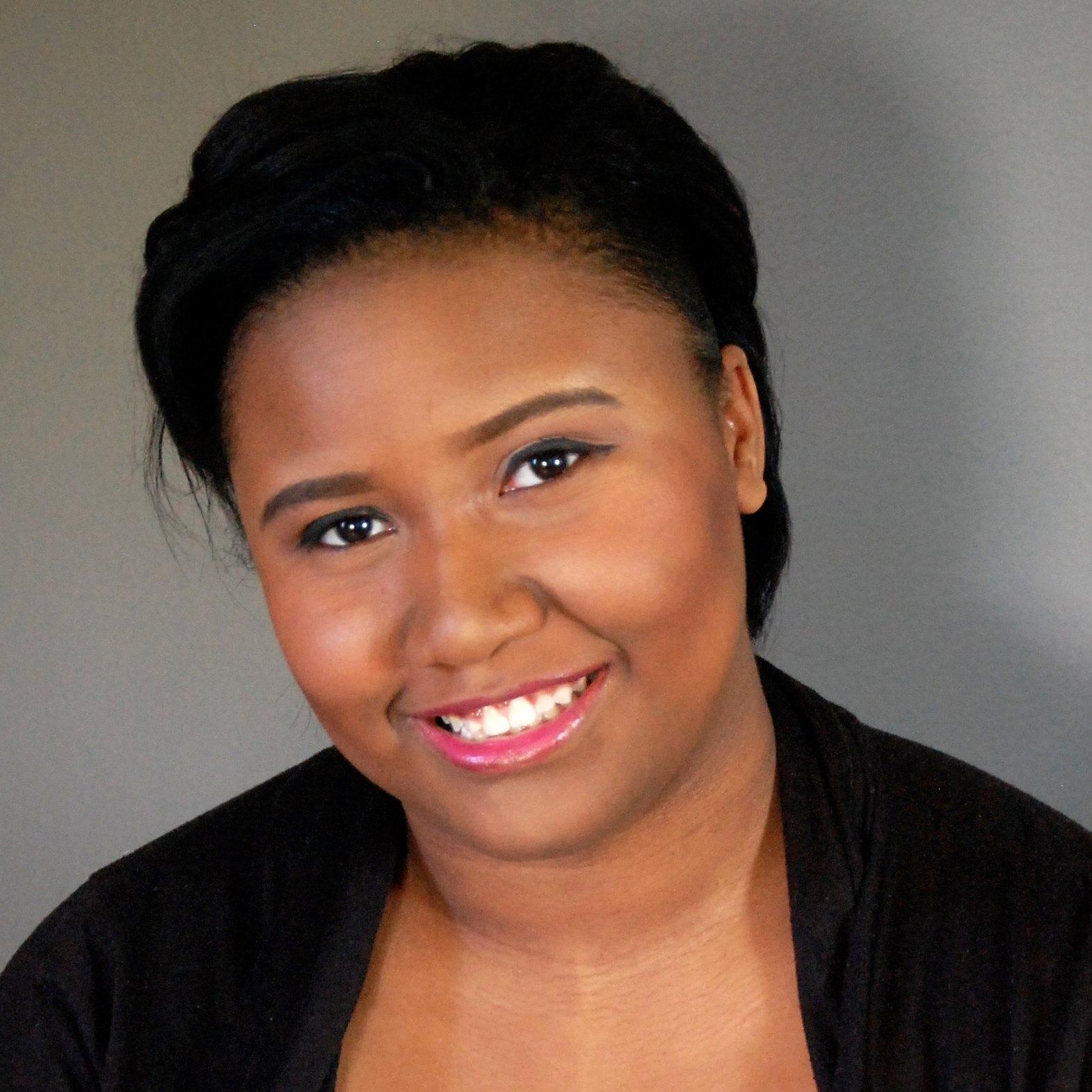 13elmstreset's profile picture. I'm Sierra, and I create quirky  for creative people and blog about biz and productivity. Obsessions = Marie Antoinette, YA  fiction, and singing (badly).