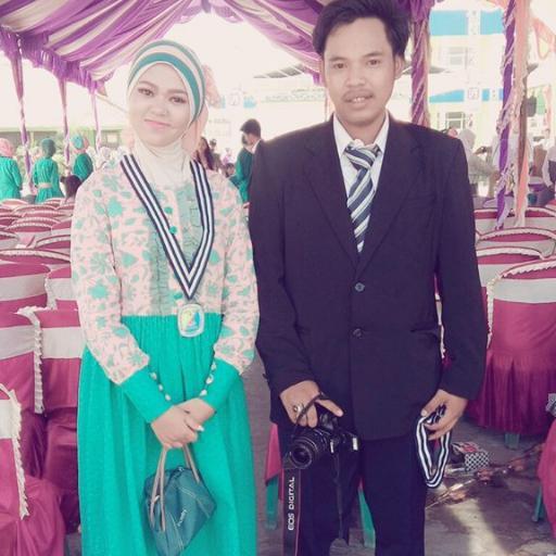 Ada saatnya dalam hidupmu engkau ingin sendiri saja dengan angin menceritakan seluruh rahasia, lalu meneteskan air mata :(