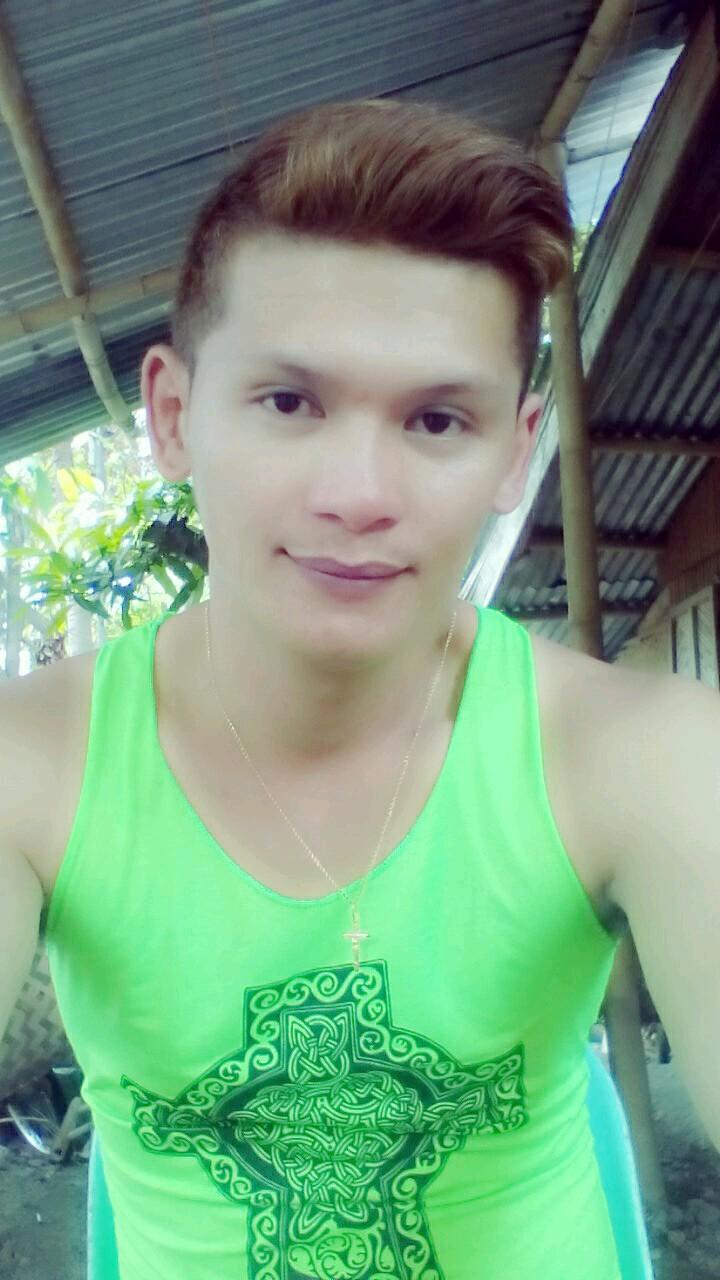 littlenhenhe's profile picture. 