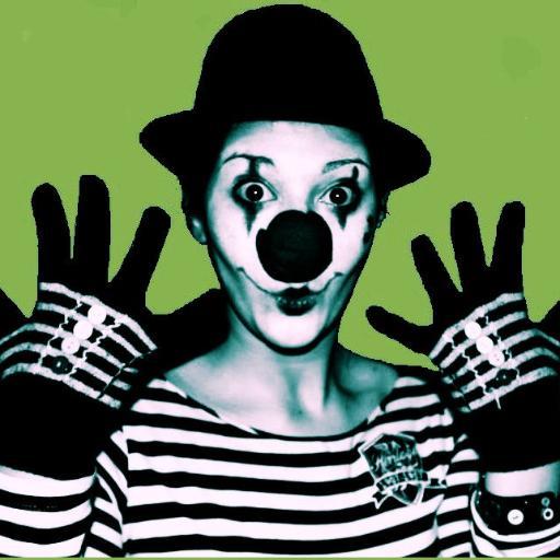 Absotinalutely's profile picture. Θεατράνθρωπος και γυρεύω δικό μου Θεό.Όταν τελειώσουν όλα θα βάλω Χατζιδάκι και θα χορέψω twist βλέποντας τις Ώρες και πίνοντας Batida de Coco φορώντας πουά.Έλα