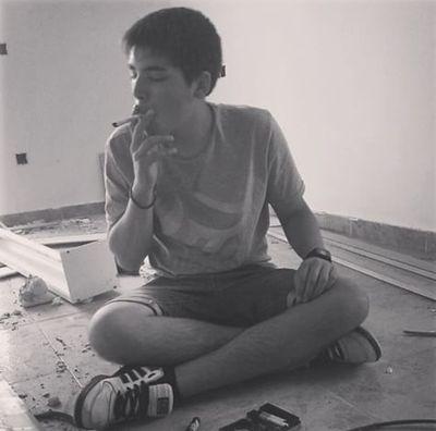 damian_2496's profile picture. 24/09/1996   1° de bachiller                                                                  olvida el mundo y ven de viaje hacia la apología del hedonismo