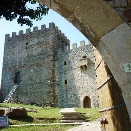 Castillo medieval que acoge numerosas actividades: exposiciones, recreación histórica, conciertos, talleres medievales, cursos, bodas...Abierto todos los días.
