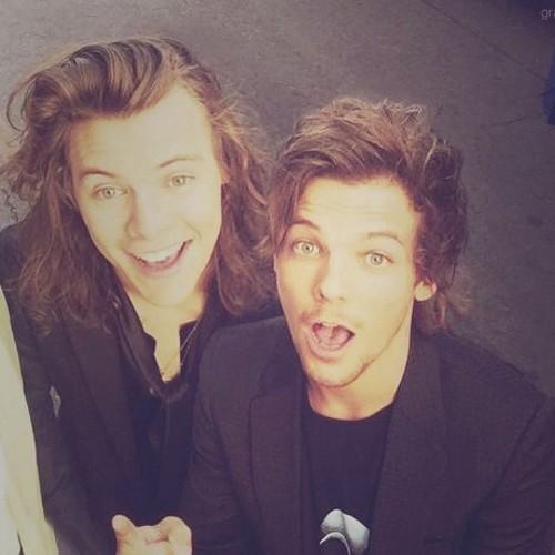 larrysdiq2's profile picture. Free follow from larrie @aliveclouds! Follow her if u want! x