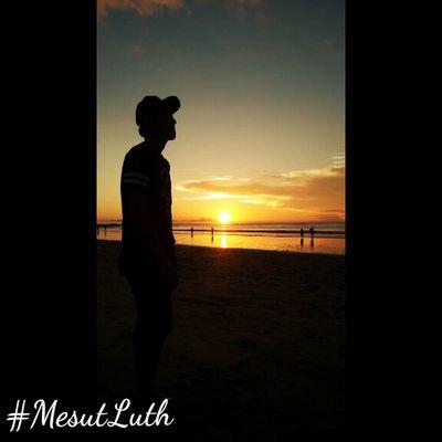 MesutLuth2089's profile picture. I'm The Gooners #VCC1886 #COYG #YaGunnersYa @MesutOzil1088 @Arsenal