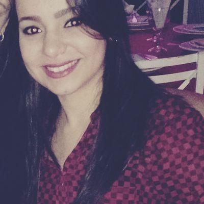 gunnersweet's profile picture. Exagerada, de olhos negros que cultiva rosas e rimas.