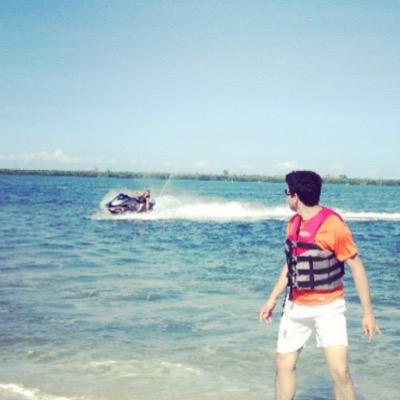 Amo futebol, pizza e praia. Não necessariamente nesta ordem