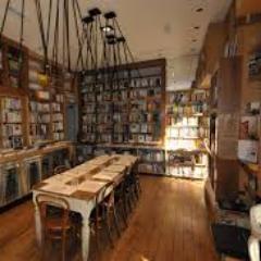 Ricettari è una collana di testi dedicati al cibo che esplora la storia della cucina. Ogni testo rivela la storia e la cultura di un alimento.