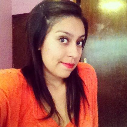 La vida es corta, sonriele al que llora, ignora a quien te critica Y se feliz con quien te importa!!!