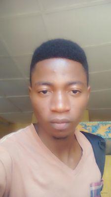 Am Johnholt, Base in Abuja Nigeria. Am kinda Social n loves being with Friends...lol