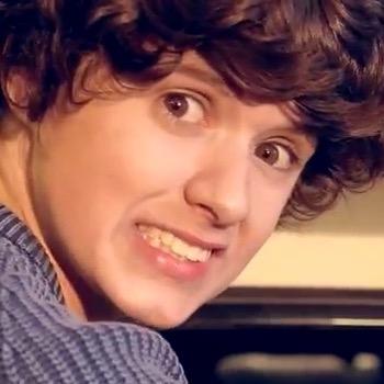 bwssmile's profile picture. go follow @drunkonbws because she just gave you a free follow and it would be rude if you didnt xo