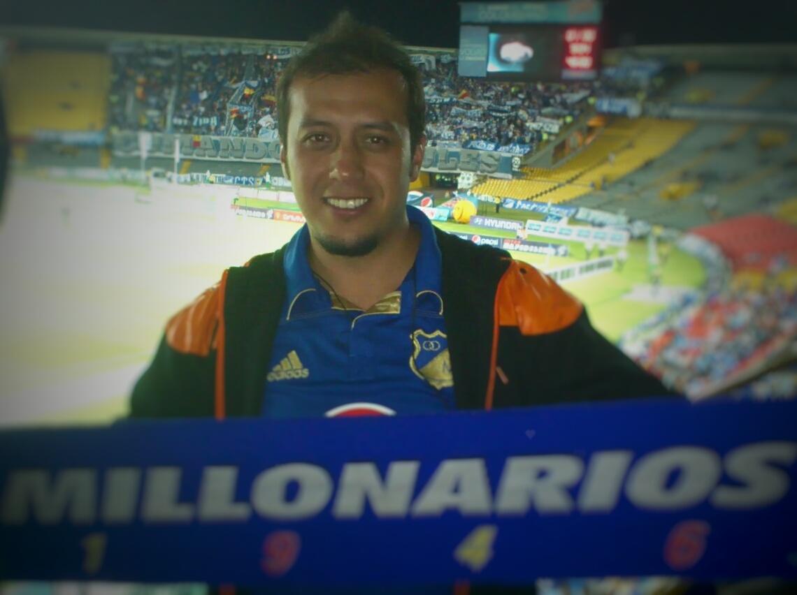 Un normalópata más de este mundo... Amante de los puntos suspensivos... #Millos ))°°/M(( #SML