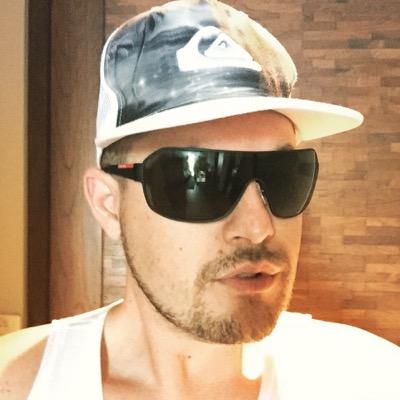 South African Entrepreneur • Love to Travel the World • Good Music • Follows Back • Instagram: mikepollock7