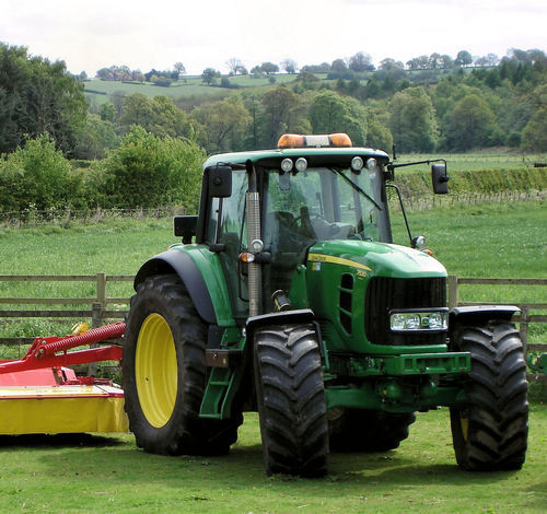 Farmer n family guy: #farming #agriculture #tractors. Buy n sell farm #machinery. Tractor-driving, other half  @dovefarm. It's a yin yang thing