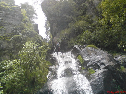 r_f_josue's profile picture. 