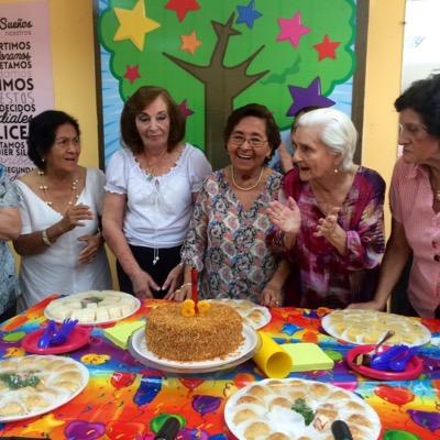 Actividades Recreativas y Apoyo Familiar para Adultos Mayores. Abuelitos felices con baile, yoga, manualidades, pintura, paseos y mas! 099619688 2382879