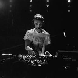 Fabien Boissat aka Synkrone is a young French producer from Southern France.
His family background forced him into music. His brother is a talented guitar play