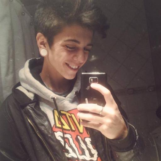 TomasFrontside's profile picture. Cuando conocí a Belu, mis días empezaron a tener sentido.