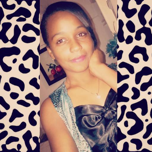 Emy_mow's profile picture. Sé amable, pero no fácil; sé digna, pero no orgullosa; sé tierna, pero no flexible; sé mujer, pero no muñeca.