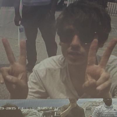 eaueaueaueaueau's profile picture. white's not my color this evening