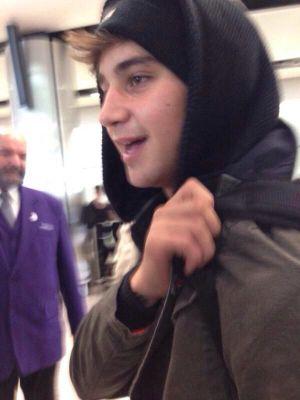 JanosFor's profile picture. I want to help you with 5/5, so if you want just rt the fisrt tweet of this acc and follow @lukebrooksdms (turn notifs on)