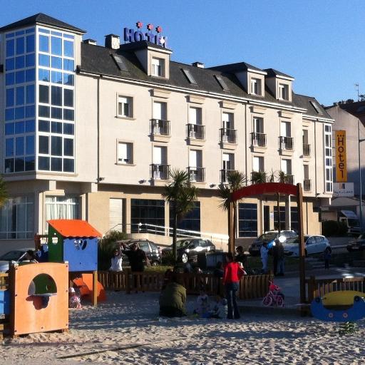 +34 981739000 A pie de playa en Costa da Morte. Ubicado en uno de los pueblos más típicos de esta zona. A tan solo 1 hora de Coruña y Santiago