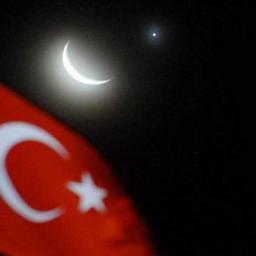 Hepiniz birer Türk Bayrağı'sınız. Bayrağı lekelemeyin, kirletmeyin yere düşürmeyin. Alparslan TÜRKEŞ #MHP #ÜlküOcakları #BOZKURT #TÜRK #TÜRKÇÜ