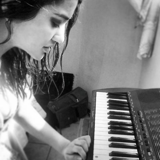 irenegalaviz's profile picture. LCC
aprendiz de piano
cogito ergo sum