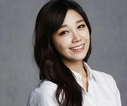 @LockCityRP — Jung Eunji as Katherine Evans — Birmingham, Aug 18th 1993— Doctor&Photographer— ¥1,214— who are we to judge?