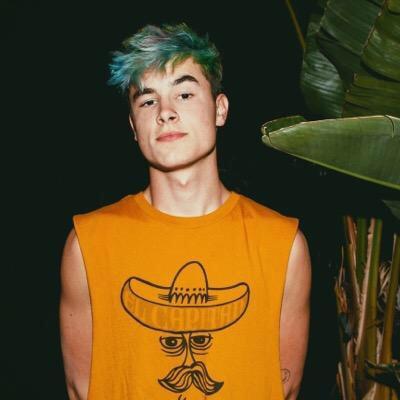 Kianlawlie's profile picture. i'm not that interesting.