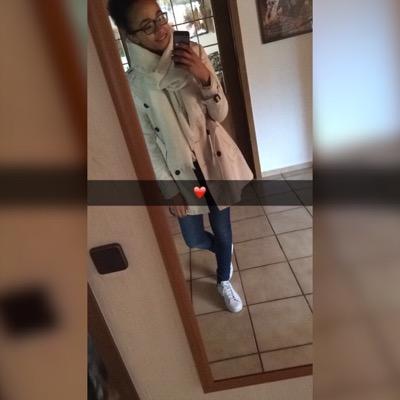 hi, I'm just a 16 years old girl, who loves music, books and series.