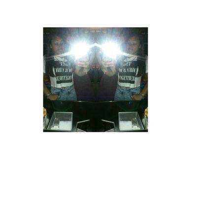 QueenBeeee15k's profile picture. 