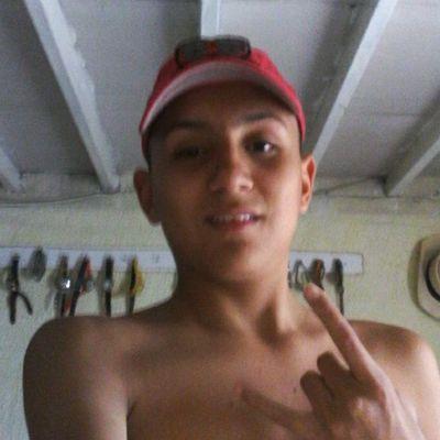 velez_styven's profile picture. leo castro #11 idolo