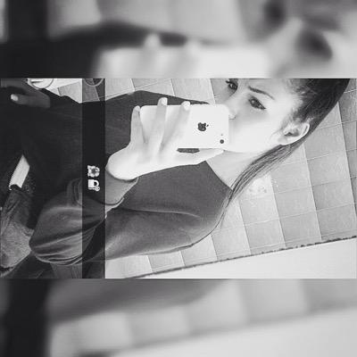 gaame_l's profile picture. releve la tete princesse ta couronne est en train de tomber