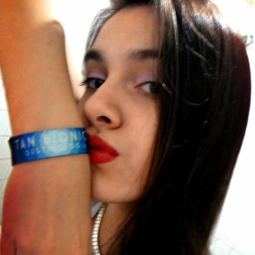 Tan Bionica♥ Será cuando tenga que ser pero si es que sea para siempre♡ #YoEstuveEnElTourDestinologico♥ Modelo Profesional ~CARP~Guitarra~Simple Plan. Ntvg.