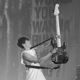 fivesaucefckx's profile picture. helo me win this so rt this link pls? it would mean a lot :( thank you! sml http://t.co/2Yg0KXci2Q