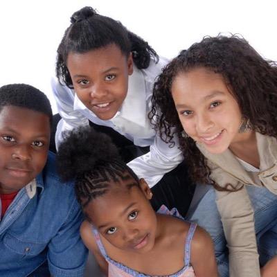 Tech5000's profile picture. @Feeding5000 Initiative to teach 5k atrisk kids in #KC Area how 2 program(Code) & build apps. We need old #laptops & coders #volunteers http://t.co/Hd8XKDXF5M