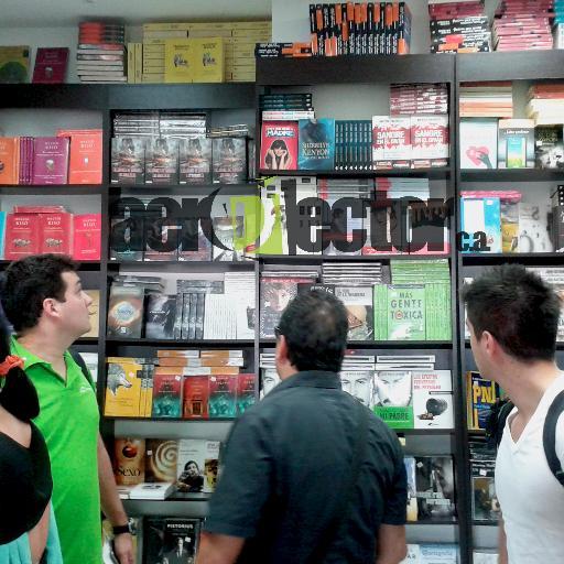 estamos ubicados en el aeropuerto nacional simon bolivar, somos una libreria que esta para acompañarte en la dulce espera de ese tan ancioso viaje.