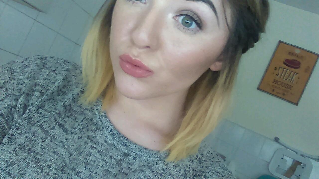 sofamolineux's profile picture. 18 & British