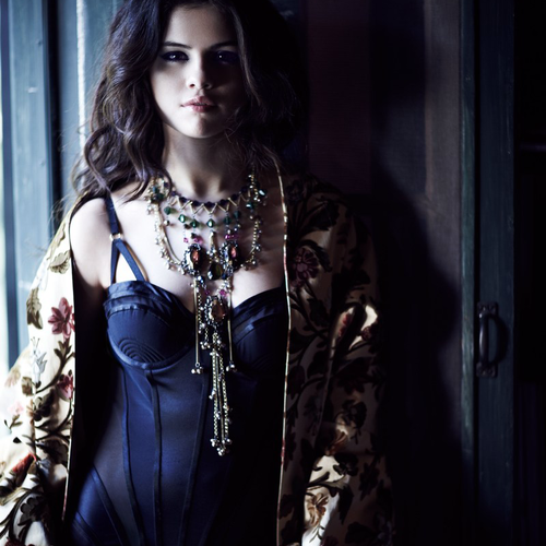 MarieRPGiag's profile picture. -Bisexuelle- Célibataire- 18ans - Vole de données et détournement d'argent de l'Etat -