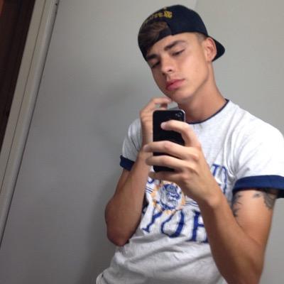 bryanrpgsdc's profile picture. comme un requin, si je bouge pas ma queue j'me noie