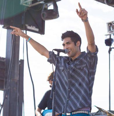 Lead singer for People Who Could Fly. @pwcfofficial I dropped that dundundun a while ago. If you have puppies I'll be your friend