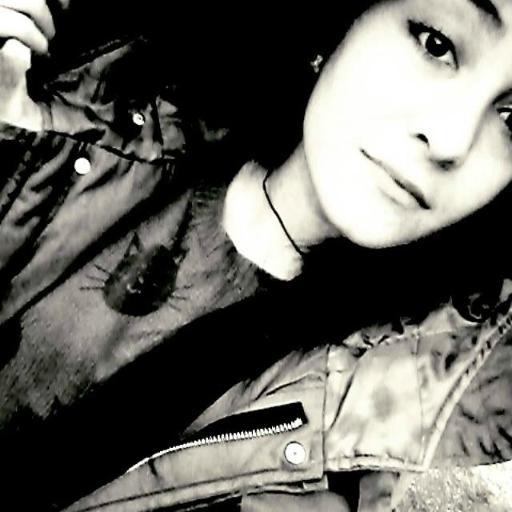Celular y audífonos, son mi vida♥