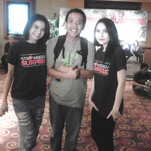 ♥ Jesus. @She_Band & @OfficialJKT48 Lovers. #GGMU. IISIP (Jurnalistik '12). TV & radio is my dreams. Movie/Music Lovers. Twitter/LINE/Skype/IG : rolasIndonesia.